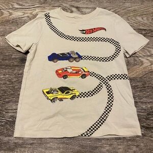 Kids T-Shirt Hot Wheels Graphic Shirt Size 6T (WORN ONCE)